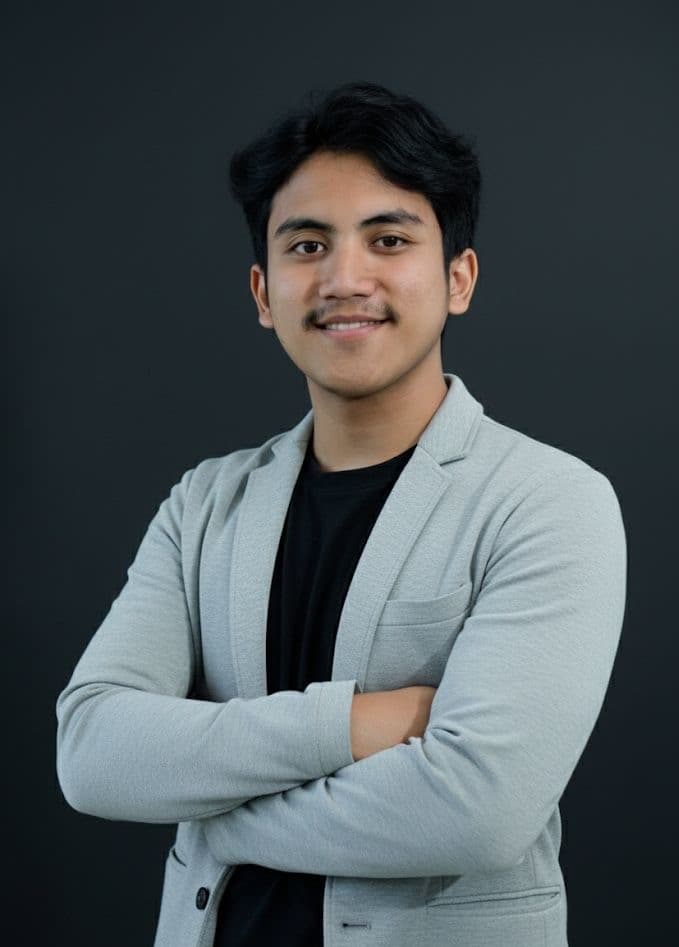 Portrait Yusuf Al-Bukhari — Chief Executive Officer & Founder